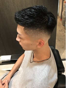 フランクスバーバー アンド ビアークラブ(FRANK'S BARBER and BEER CLUB) ショートレイヤーワイルドツーブロッククロップスキンフェード」