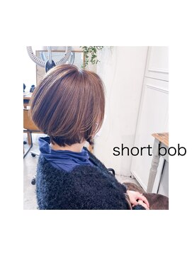 ヴィータ 白金(vi ta) 前下がりショート