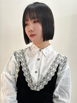 サクラ オモテサンドウ(SAKURA) 丸くないボブ×ぱっつん前髪×グレージュカラー