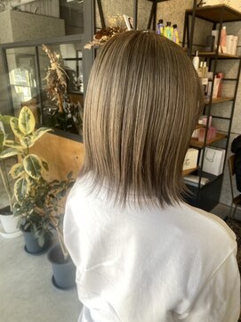 リンダテーラ(Linda tela) 【札幌白石】ダブルカラー/ベージュ/ケアブリーチ/ミディアム