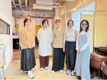 美容室 はなこの写真/<万代>ママさん美容師もたくさん。話しやすさ と経験豊富なスタイリスト＊おしゃれな店内で リラックス。