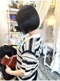 すっと収まる丸みボブ
