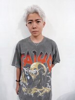 ジーナ オモテサンドウ(XENA)&nbsp;ホワイトカラー×スパイキーショート