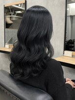 クラン 岡本(Chlan)&nbsp;黒髪　ゆるふわパーマ　ブルーブラック