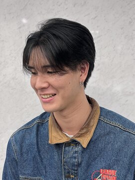 コンマ(,) 黒髪シースルーで軽さをプラス