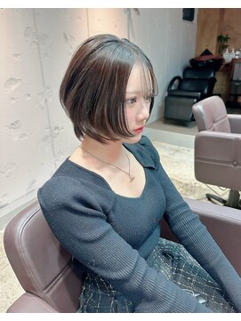 イロ(iro) 前下がり姫ショート