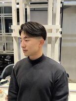 ディーエックス スリー(Dxxxx III) 毛流れ 韓国風 ニュアンスパーマ 刈り上げビジネススタイル