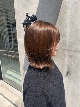 ジュイール(Jouir) アッシュベージュ×切りっぱなしボブ