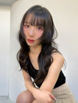 ヒン(HIN)&nbsp;透明感カラーとデザインレイヤーカット