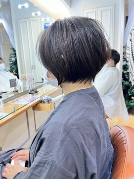 ネオリーブアイム 横浜西口店(Neolive aim) 大人の束感ショートボブ　襟足改善カット小顔に魅せるシルエット