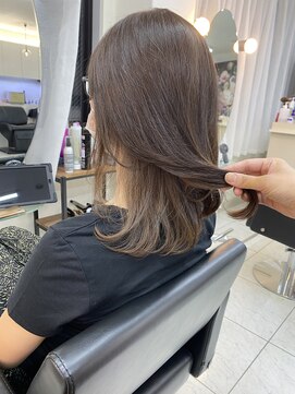 ヘアアンドメイク スタジオ ミムロ(HAIR&MAKE STUDIO MIMURO) ミディアムレイヤー　インナーカラー