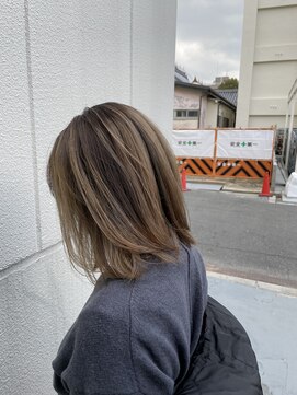 シダ(sida SAIIN) 大人可愛い20代30代ハイライトレイヤーボブ