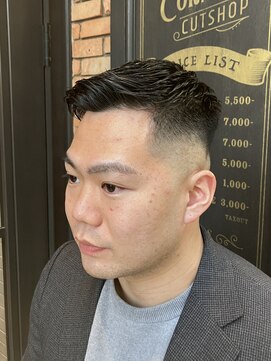 フォーコーナーズ(Four Corners) スキンフェード／フェザーアップ／バーバー