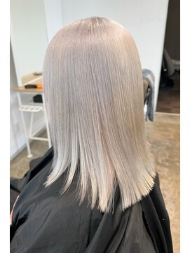 リーラ(Lila) ホワイトベージュ