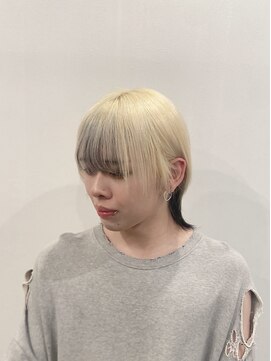 ウィルゴ(VIRGO) 抜きっぱなしブロンドカラー/前髪アンブレラカラー/襟足ブラック