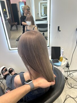 クオン 伊勢崎(QUON.) シルバーグレージュ／ベージュカラー／ブリーチカラー