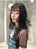 ミディアムウェーブパーマ　ニュアンスゆるめ　くるくる　黒髪