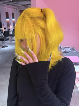 ダズリングディア(Dazzling Deer) イエロー/ハイトーン/ミディアム/派手髪/ふんわりミディアム