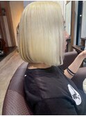 視線独り占め◎ホワイトブロンド×切りっぱなしボブ