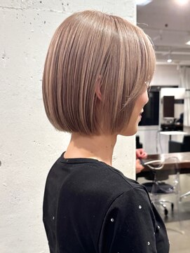 アビー(ABBEY) ミルクティーベージュ×ボブが可愛い!ハイトーンカラー