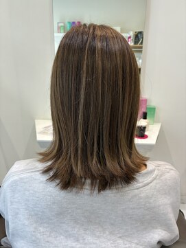 レアリバイケンジ(leali by KENJE) 30・40代白髪ぼかし 外ハネボブ