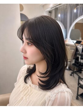 ネモネ バイ ミリー 梅田茶屋町(nemone by milly) 【梅田茶屋町】レイヤーカット×内巻き