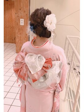 ヘアメイク ジェイエム サイドシニヨン