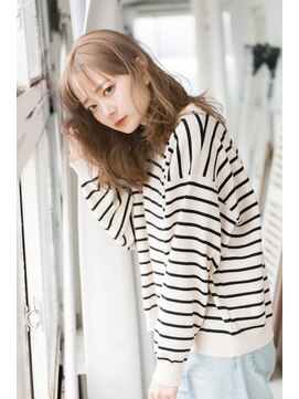 トッカ ヘアアンドトリートメント 難波店 ハイトーン×ゆるふわミディアム