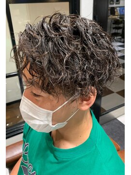 ブリランチン イワタ(Brilliantine Iwata) 色気抜群！縦落ちスパイラルパーマ