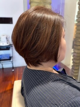 ビーハイブ 一番町店 アヴェダ(BEHIVE) 前下がりショートボブ