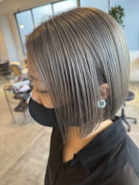 シェリー(Che'ri) 人気☆ミニボブ前下がりショート×グレージュハイトーン/藤本