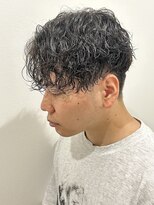 ヒュイル バイ ニアウ(Hwyl by Niau) メンズマッシュパーマ波巻きスパイラルパーマニュアンスパーマ