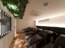 パプス ド コワフュール 甲南山手店(Pap's de coiffeur)の雰囲気（まるで森の中でヘッドスパをされてるようなシャンプーブース。）