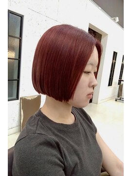 イタクラ 赤道店 (ITAKURA) レッドカラー／切りっぱなしボブ／ミニボブ／カシスカラー