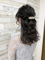 ブルームス アンジュ(Blooms Unge) ふわふわハーフアップ