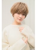 くすみハイトーンベージュくびれショートヘア