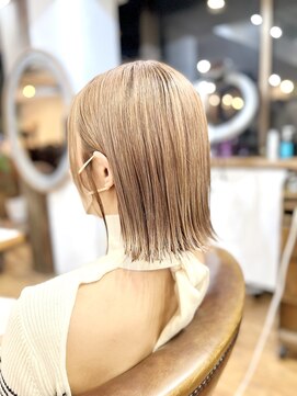 ワン エイティー ディグリース 恵比寿(180°One Eighty Degrees.) タイトボブ/ハイトーンボブ/暖色ミルクティーベージュ