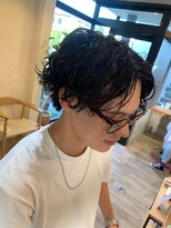 シフト(SHEEFT) 黒髪暗髪センターパート×トレンド！フェザーパーマ30代40代