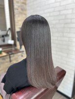 アトリエナガノ(atelier nagano)&nbsp;ニュアンスカラー/センターパート/ツヤ髪スタイル/ブルージュ