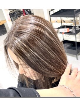 プティ(PUTY) 神戸三宮ハイライト白髪ぼかし対応可