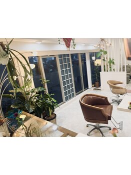 ベテラン女性stylistによる完全マンツーマンプライベートサロン.居心地の良さを追求した隠れ家サロンです.