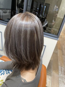 ネオリーブエム(Neolive em;) コントラストハイライト　シルキーベージュ