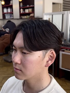レボルトヘアー(R EVOLUT hair) ニュアンスパーマ/センターパート/ツーブロック/刈り上げ/柏