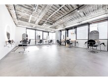 【南柏駅徒歩1分】9時～21時営業◎広々とした店内で気軽に通える♪【TELA HAIR 南柏】