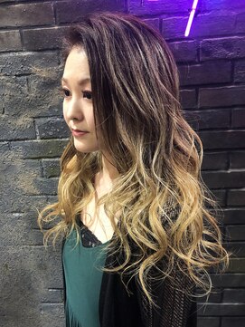 ヘアーシグネチャー(Hair Signature) スジ感バッチリのベージュ系コントラスト強めのバレイヤージュ