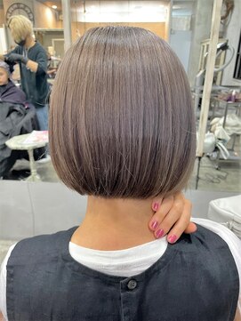 コニ(Coni) ♪小口真裕紀♪20代30代に人気!切りっぱなしボブ