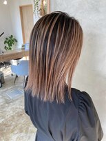ユニカ(UNIKA) 切りっぱなしボブのバレイヤージュカラー 10代/20代/30代