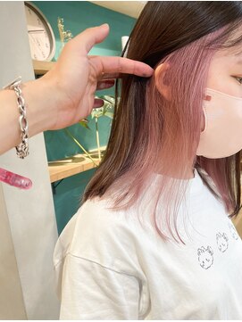 エミス バイ メルト 吉祥寺(emis by melt) 【堀惠】インナーカラーイヤリングカラーコーラルピンク吉祥寺