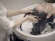 トリニティ(trinity)の写真/【豊見城】半個室＆フルフラットのシャンプー台はつい眠ってしまう！癒しのスパで艶めく美髪へ導きます。