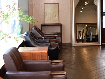 L'HOMME BLANC【ロムブラン】